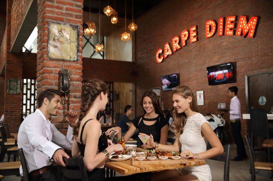 Romeos Bar & Grillery